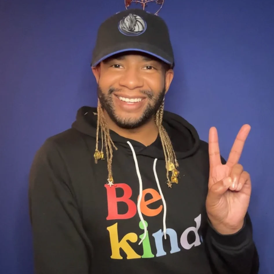 Be Kind Rainbow Pullover Fleece - Image 2
